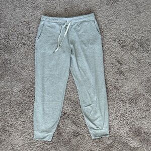 Vuori Performance Joggers- Women’s Small